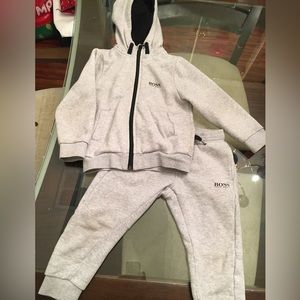 Hugo boss boy sweat suit size 4T only worn twice